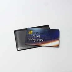 דיסק און קי בצורת כרטיס אשראי. כרטיס הוכן לחברת אי זי צ'יפ