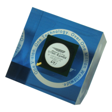 Mobileye_Lucite_paper-weight_acrylic_cube_with_chip_and_color_printing_inside.png